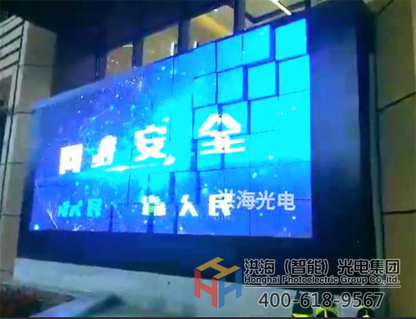 伸縮波浪屏在美化城市方面發(fā)揮著獨(dú)特的作用。